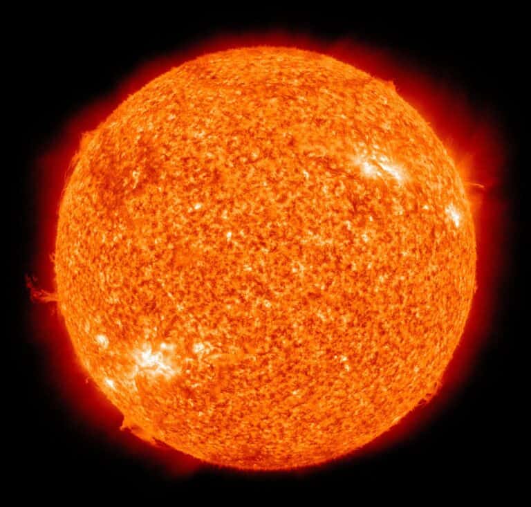 Tempesta Solare 'Cannibale' in Arrivo: Rischi